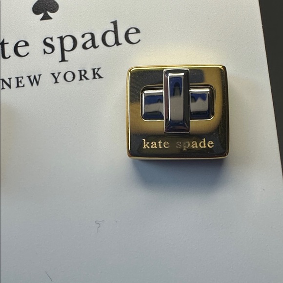 NWT - Kate Spade Phoebe Turnlock Studs - Picture 10 of 13
